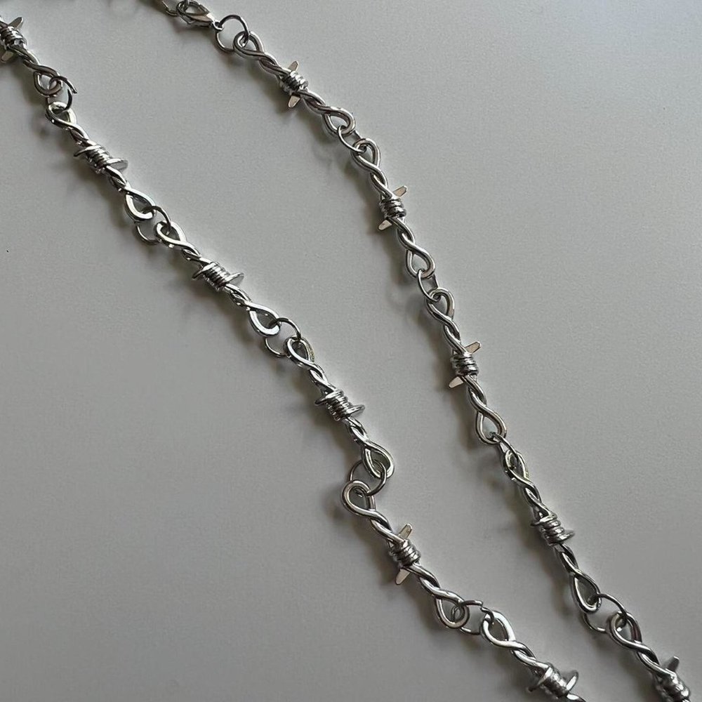 Y2K 2000s vintage retro style barbwire thorn emo chain necklace